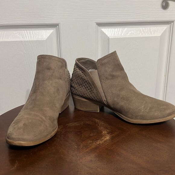 🔥🔥 MIA Boots Womens 8M Round Toe Ankle Booties Heels Comfort Brown Suede - EUC - Picture 6 of 10